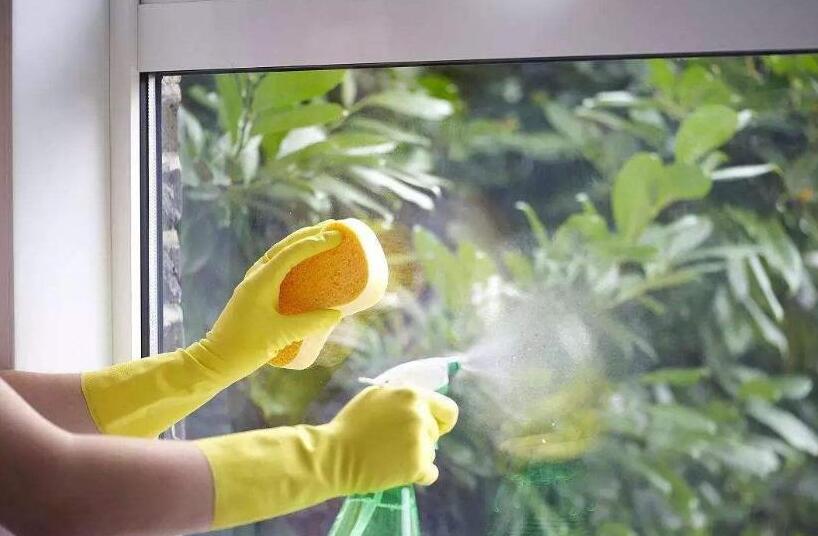 家里面的玻璃應該如何清潔？